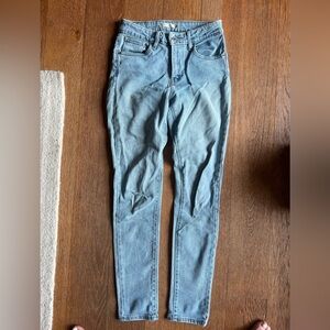 Levi’s light wash jeans size 25